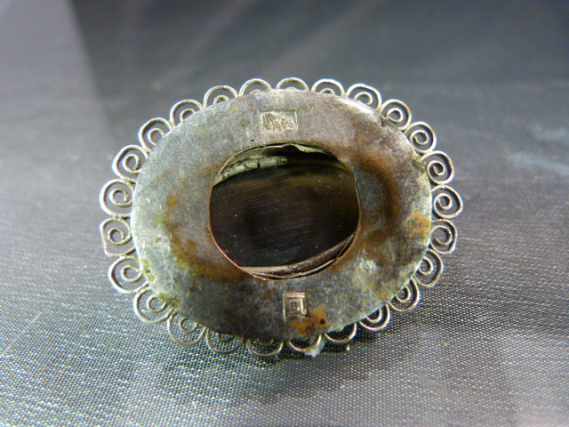 Chinese Export Silver filigree brooch - Centre stone possibly obsidian/opaque onyx and carved with a - Image 4 of 4