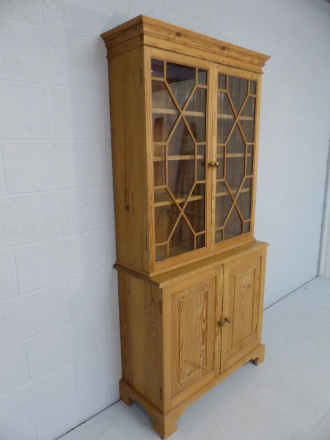 Antique pine small french dresser with glazed unit over - Image 4 of 6