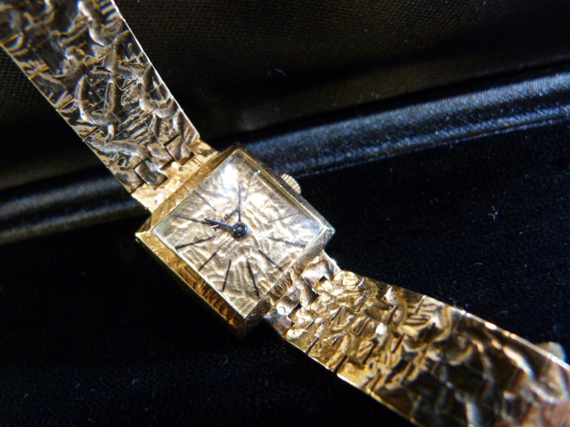 Kutchinsky: A ladies Kutchinsky of London 9ct GOLD dress watch (total weight approx 30.3g) with both - Image 5 of 10