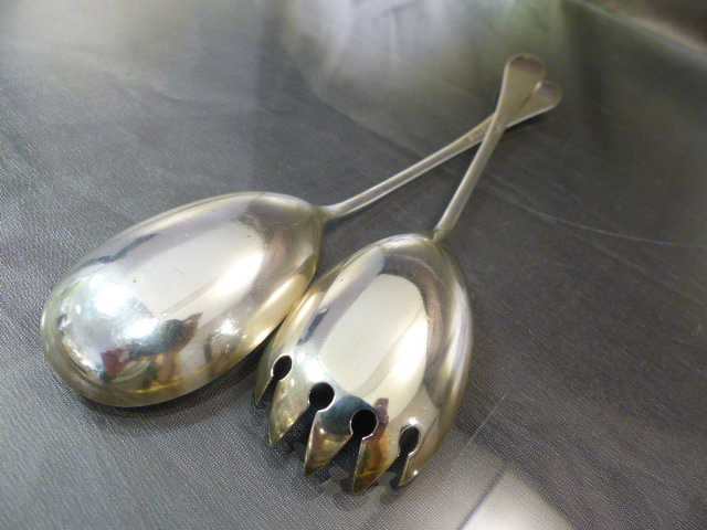 Long thin hallmarked serving utensils in Hallmarked Silver by John Grinsell & Sons, Birmingham 1922. - Image 3 of 3