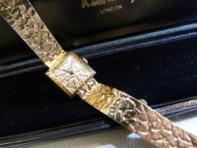 Kutchinsky: A ladies Kutchinsky of London 9ct GOLD dress watch (total weight approx 30.3g) with both - Image 4 of 10