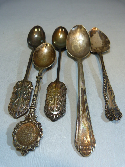 Hallmarked silver Teaspoon by George Nathan & Ridley Hayes (aprox weight - 19.9g) along with 4 - Image 4 of 6