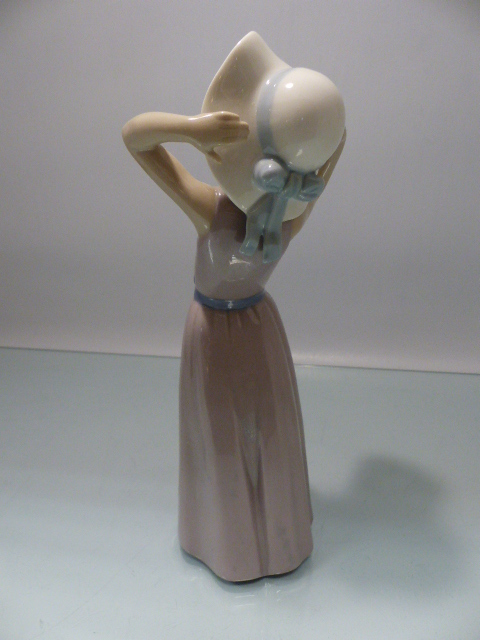 Lladro - figure of a girl holding her hat - Image 3 of 3