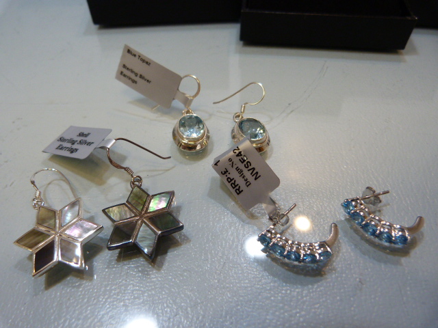 Three boxed sets of silver earrings to include Shell set earrings, Swiss Blue Topaz and Blue Topaz - Image 2 of 3