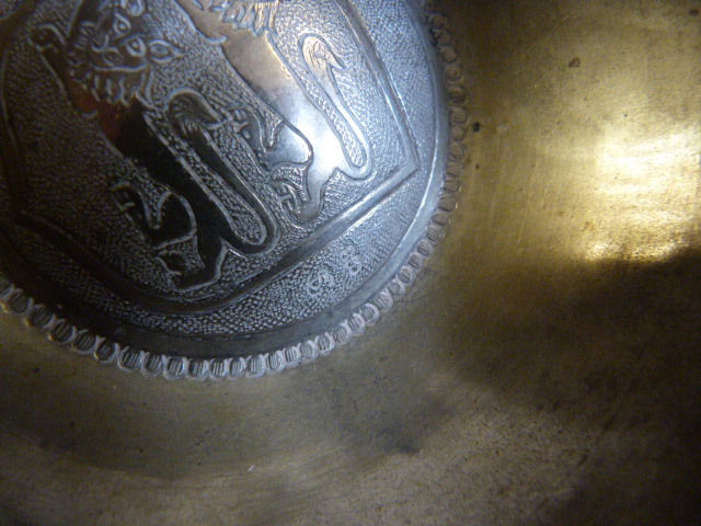 A Continental 800 standard silver bowl, marked 'SG', circular and decorated inside the bowl with a - Image 6 of 6