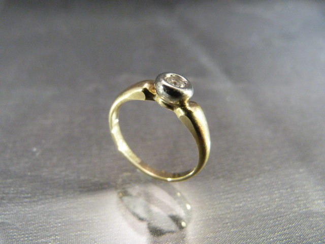 9ct yellow gold Diamond Solitaire ring. Approx weight - 1.7g UK - L - Image 3 of 4