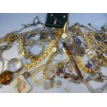 Small collection of costume jewellery