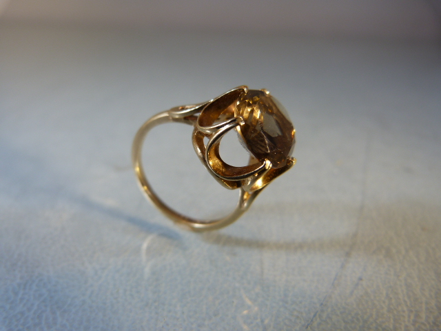 9ct Gold ring with high setting supporting a large Citrine - Image 5 of 5