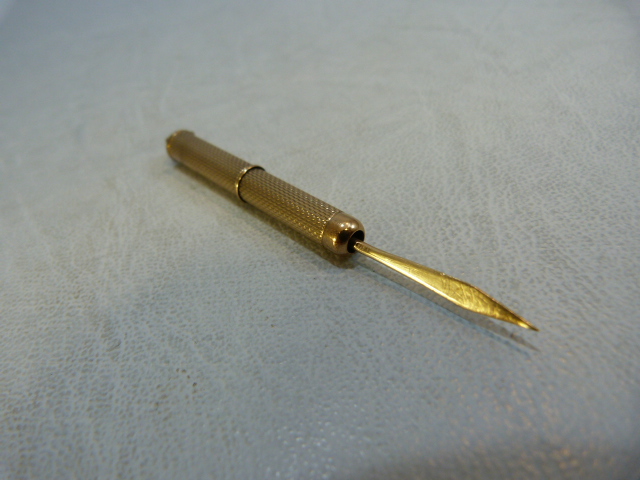 A 9ct gold propelling tooth pick, 5.7g maker R&R - Image 2 of 4