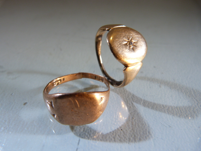 Two 9ct gold signet rings (A/F) total weight approx 7g - Image 3 of 3