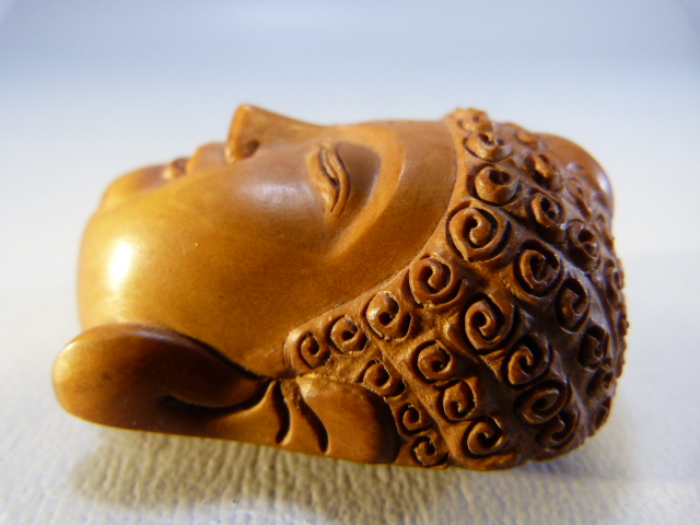 Wooden Netsuke of a Buddhist head - Image 3 of 6