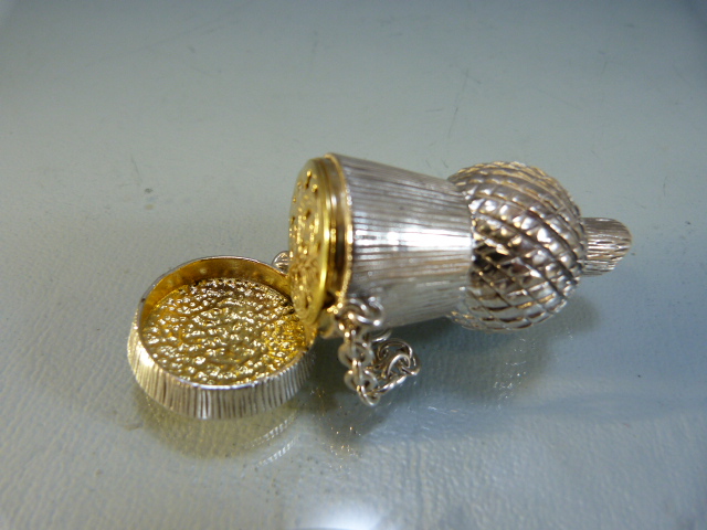 Sterling silver thistle-shaped vinaigrette - Image 4 of 5