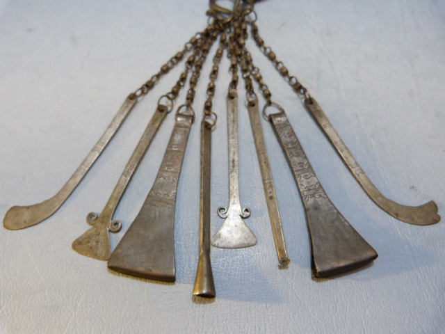 Indonesian white metal necklace - Opium/ Nut tool necklace. Necklace containing eight tools - Image 3 of 6