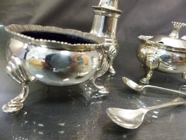 Hallmarked silver three piece condiment set by J B Chatterley & Sons Ltd, Birmingham 1967 and - Image 3 of 11