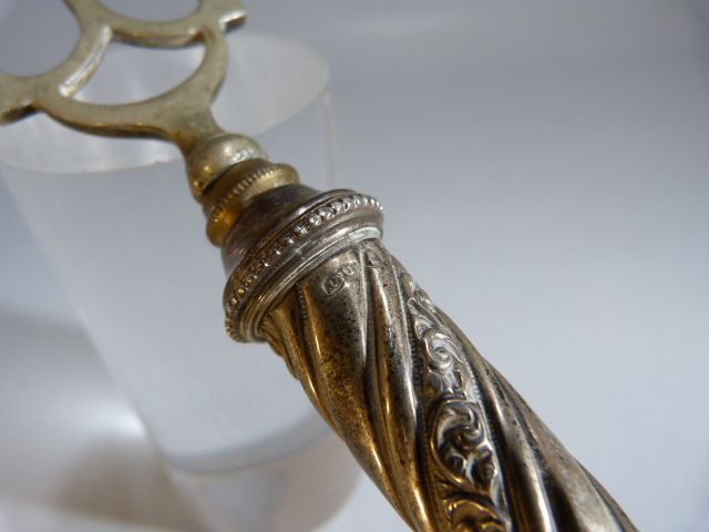 Silver handled toasting fork - the large silver handle with banded decoration and floral swags. - Image 6 of 7