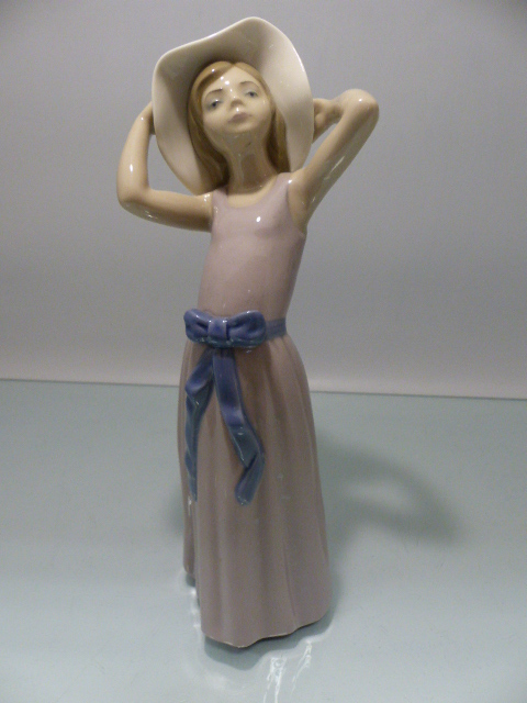 Lladro - figure of a girl holding her hat - Image 2 of 3