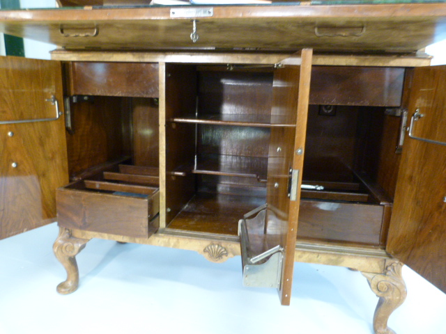 Art Deco walnut cocktail cabinet with drop front above two cupboards. Opens to reveal mirrored light - Image 15 of 25