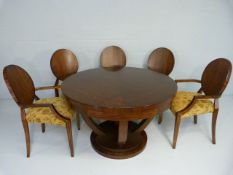 Art Deco style round extending table in Rosewood Veneer. 5"3 with leaf and 4ft without. comes with