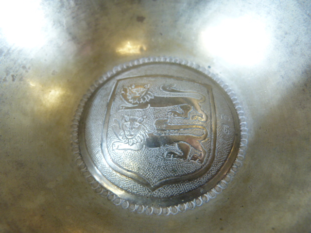 A Continental 800 standard silver bowl, marked 'SG', circular and decorated inside the bowl with a - Image 4 of 6