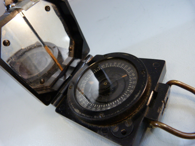 Military Issue magnetic marching compass Mark 1. Serial No. B99686 by T G Co Ltd. - Image 2 of 7