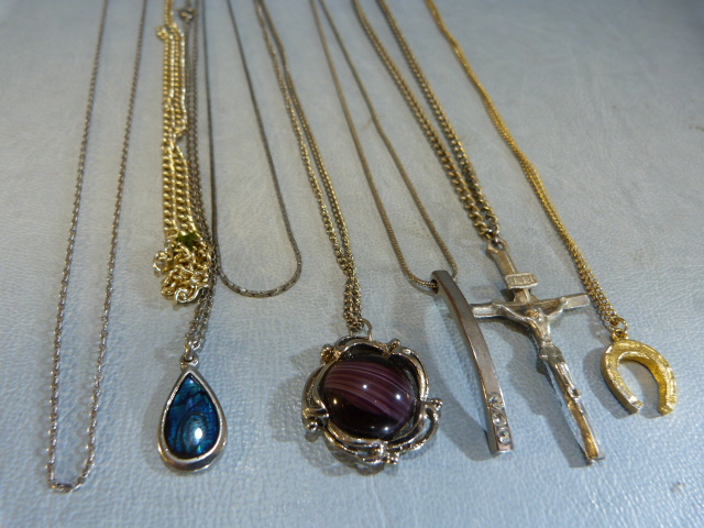 Eight costume jewellery necklace - Image 3 of 3
