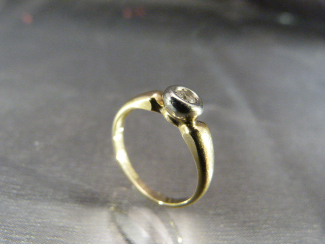 9ct yellow gold Diamond Solitaire ring. Approx weight - 1.7g UK - L - Image 2 of 4
