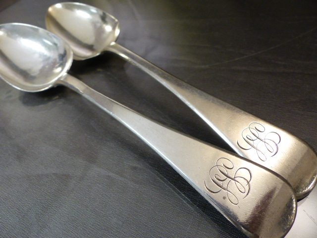 Hallmarked silver three piece condiment set by J B Chatterley & Sons Ltd, Birmingham 1967 and - Image 9 of 11