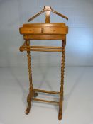 Gentlemans dressing stand with two small drawers