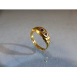 18ct GOLD ring set with graduated Sapphire stones in a oval setting. Size O