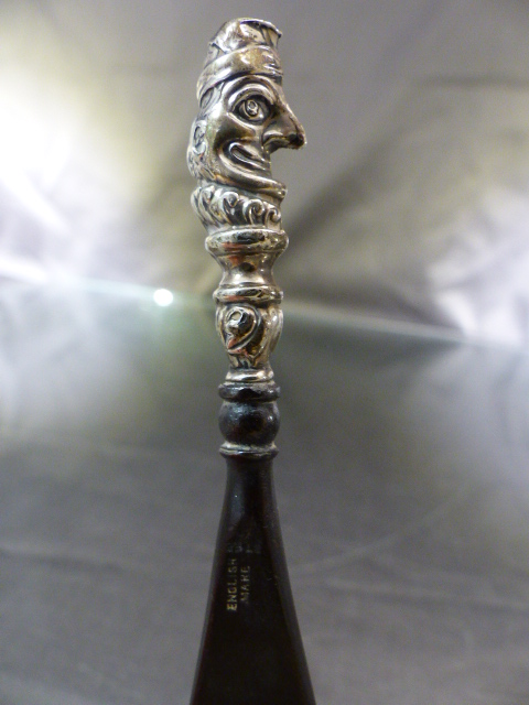 Edwardian Shoe Horn modelled as Mr.Punch by Crisford & Norris Ltd, Along with a silver handled - Image 2 of 6