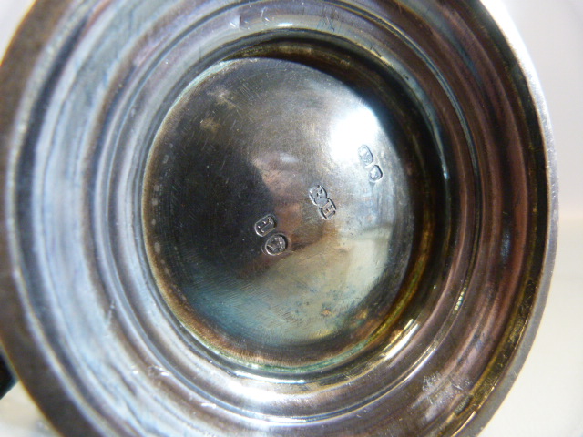 Victorian Silver tankard of Baluster form with embossed flowers and foliate scrolls flanking a - Image 7 of 7
