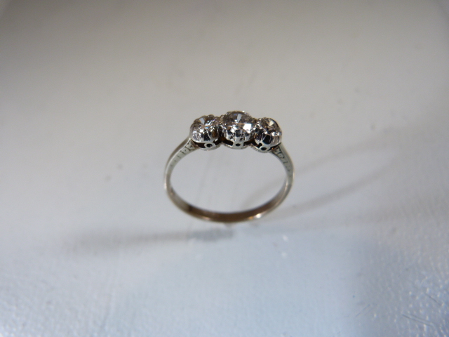 18ct White Gold 3 stone Diamond Trilogy Ring. The centre Old Brilliant cut Diamond is approx: 20cts, - Image 6 of 6