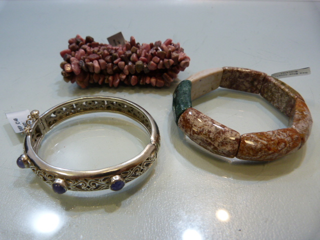 Costume jewellery to include boxed Jasper Bracelet, Rhodonite bracelet and a Tanzanite pewter