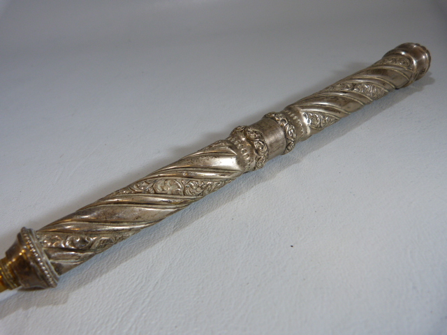 Silver handled toasting fork - the large silver handle with banded decoration and floral swags. - Image 3 of 7