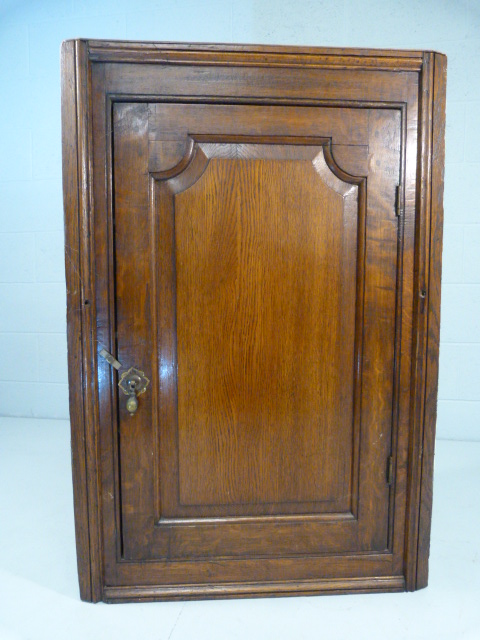 Georgian oak panelled corner cupboard