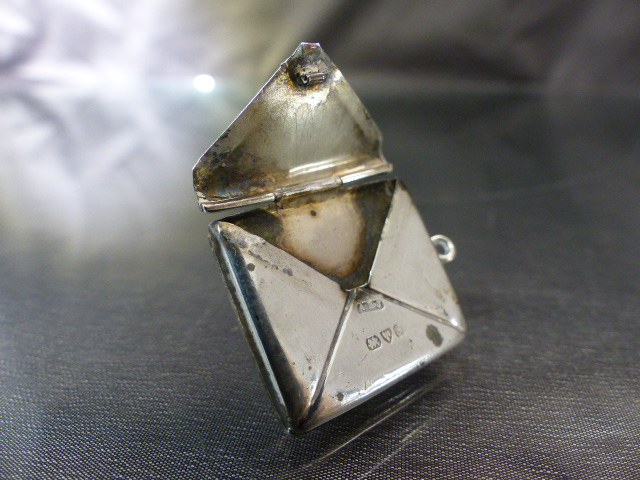 An Edwardian novelty hallmarked silver stamp case in the form of an Envelope by Albert Ernest - Image 2 of 5
