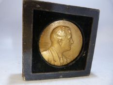 USA commemorative medallion - Bronze gilded medallion commemorating Franklin Roosevelt, mounted in