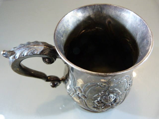 Victorian Silver tankard of Baluster form with embossed flowers and foliate scrolls flanking a - Image 6 of 7