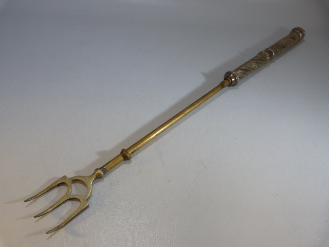 Silver handled toasting fork - the large silver handle with banded decoration and floral swags. - Image 5 of 7