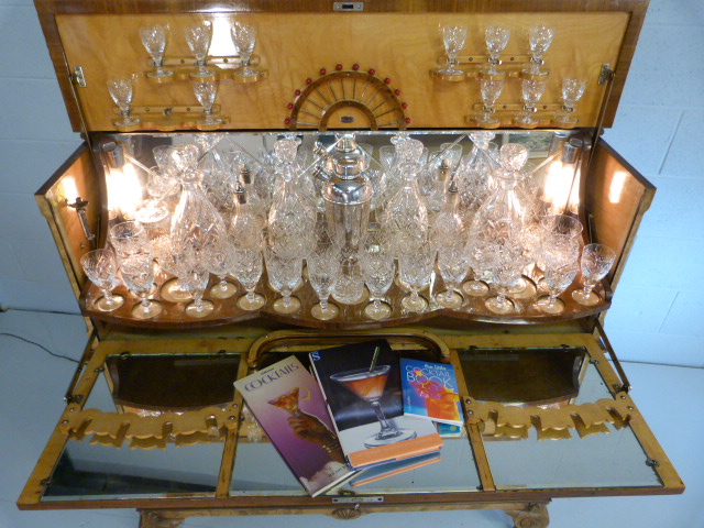 Art Deco walnut cocktail cabinet with drop front above two cupboards. Opens to reveal mirrored light - Image 20 of 25