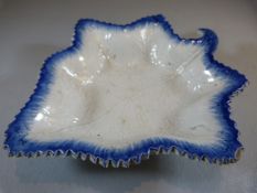 BOW c.1800's Blue and white bow leaf pickle dish