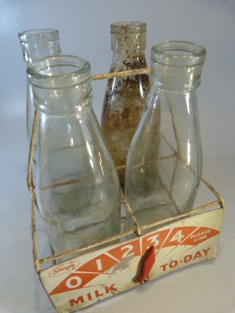 Milk Bottles - Shape Milk bottle carrier with four vintage glass milk bottles - Image 3 of 3