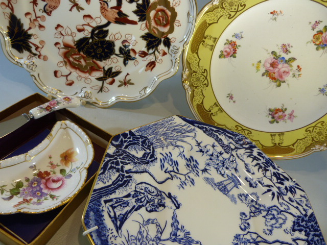 Royal Crown Derby Porcelain - boxed 'Derby Posies' with knife, Royal Crown Derby Cabinet plate Rd - Image 2 of 9