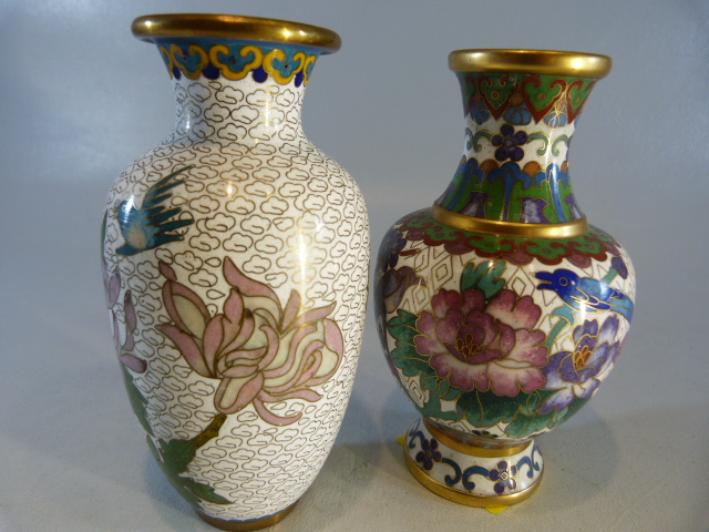 Cloisonne - large collection of Oriental Cloisonne pieces to include Ginger jars and covers, vases - Image 10 of 13
