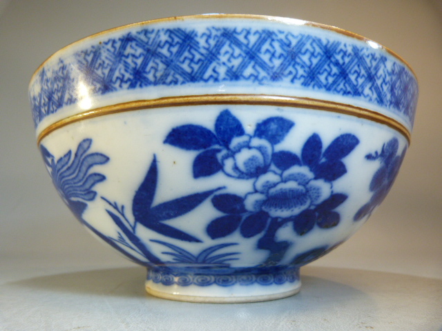 A Chinese bowl decorated in Blue and White with flowers and a two men in a sailing boat with a - Image 6 of 13