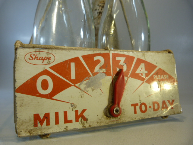 Milk Bottles - Shape Milk bottle carrier with four vintage glass milk bottles - Image 2 of 3