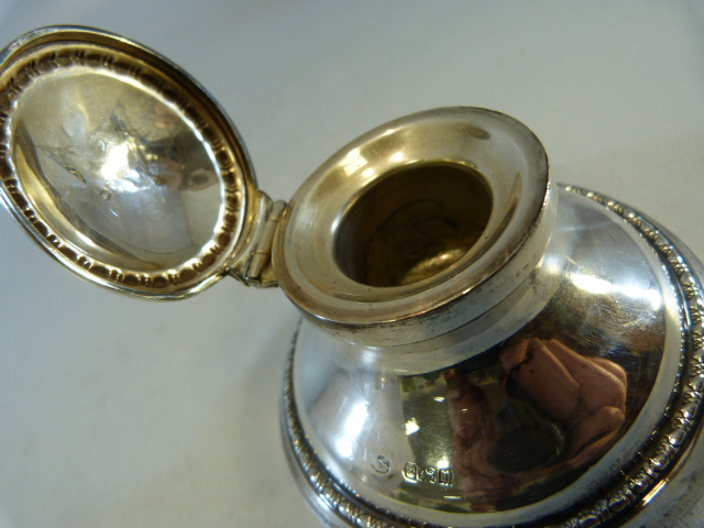 Hallmarked silver inkwell with hallmarked lid and oak bottom. Hallmarks for Birmingham. - Image 4 of 7