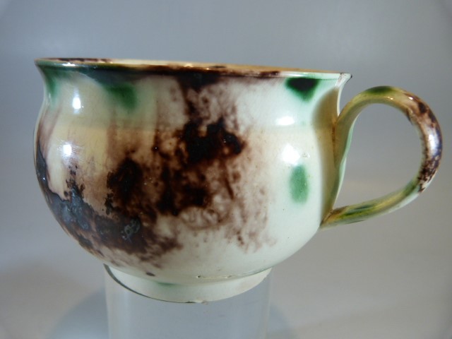 18th Century staffordshire (probably Whieldon) ware soup dish / porringer- with tortoise shell - Image 2 of 9
