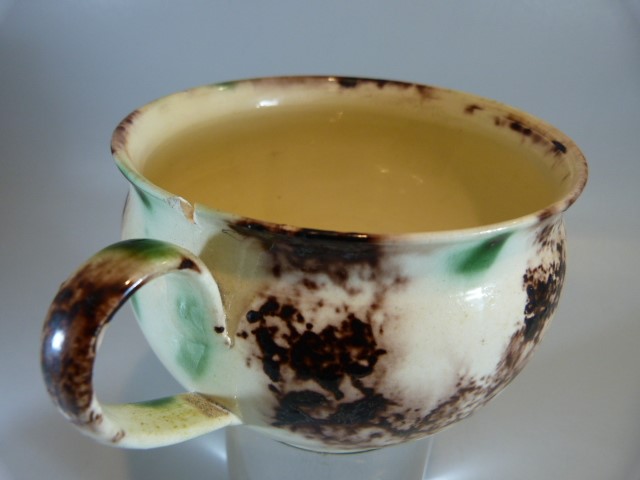 18th Century staffordshire (probably Whieldon) ware soup dish / porringer- with tortoise shell - Image 4 of 9