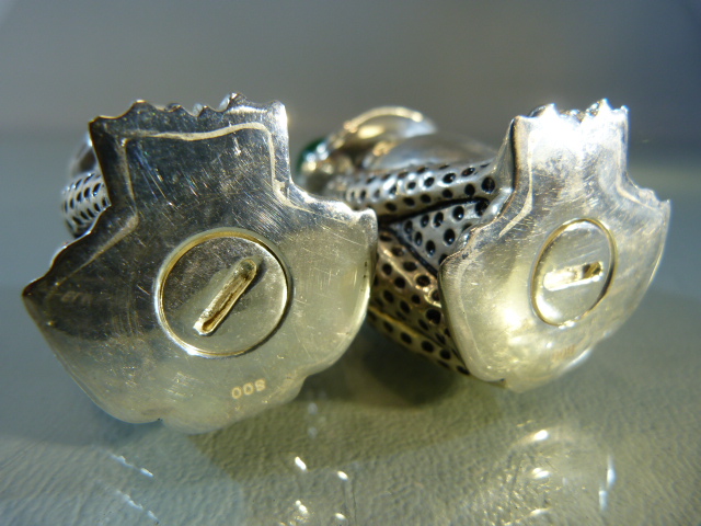 Pair of 800 silver condiments in the form of frogs with glass eyes - Image 6 of 6